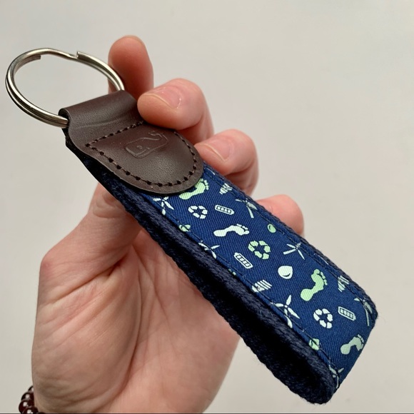 NIB Vineyard Vines Green Footprint Keychain Keyfob Mini Lanyard - Navy Blue - Picture 4 of 16
